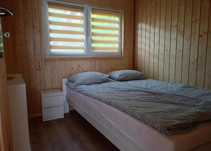 2 Bedroom With Air Conditioning بيت للعطل